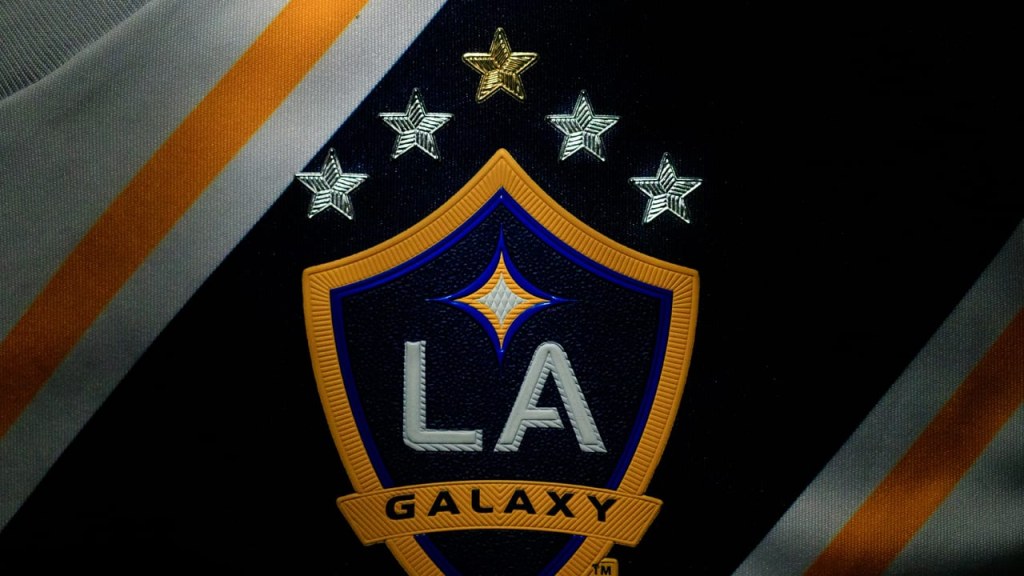Picture of: LA Galaxy returning five stars on jersey above crest  MLSSoccer