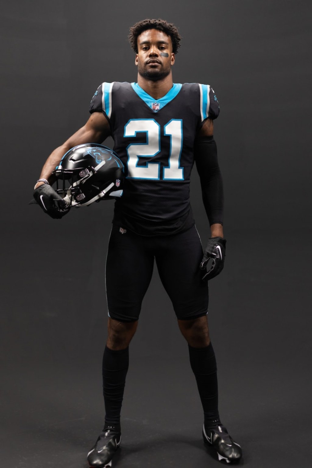 Picture of: Panthers unveil black helmets, all-black uniform combination