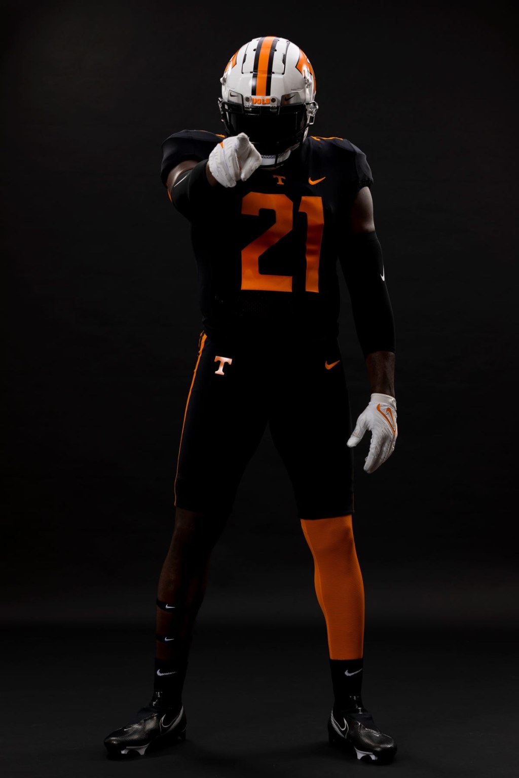 Picture of: Tennessee football to wear black uniforms against South Carolina